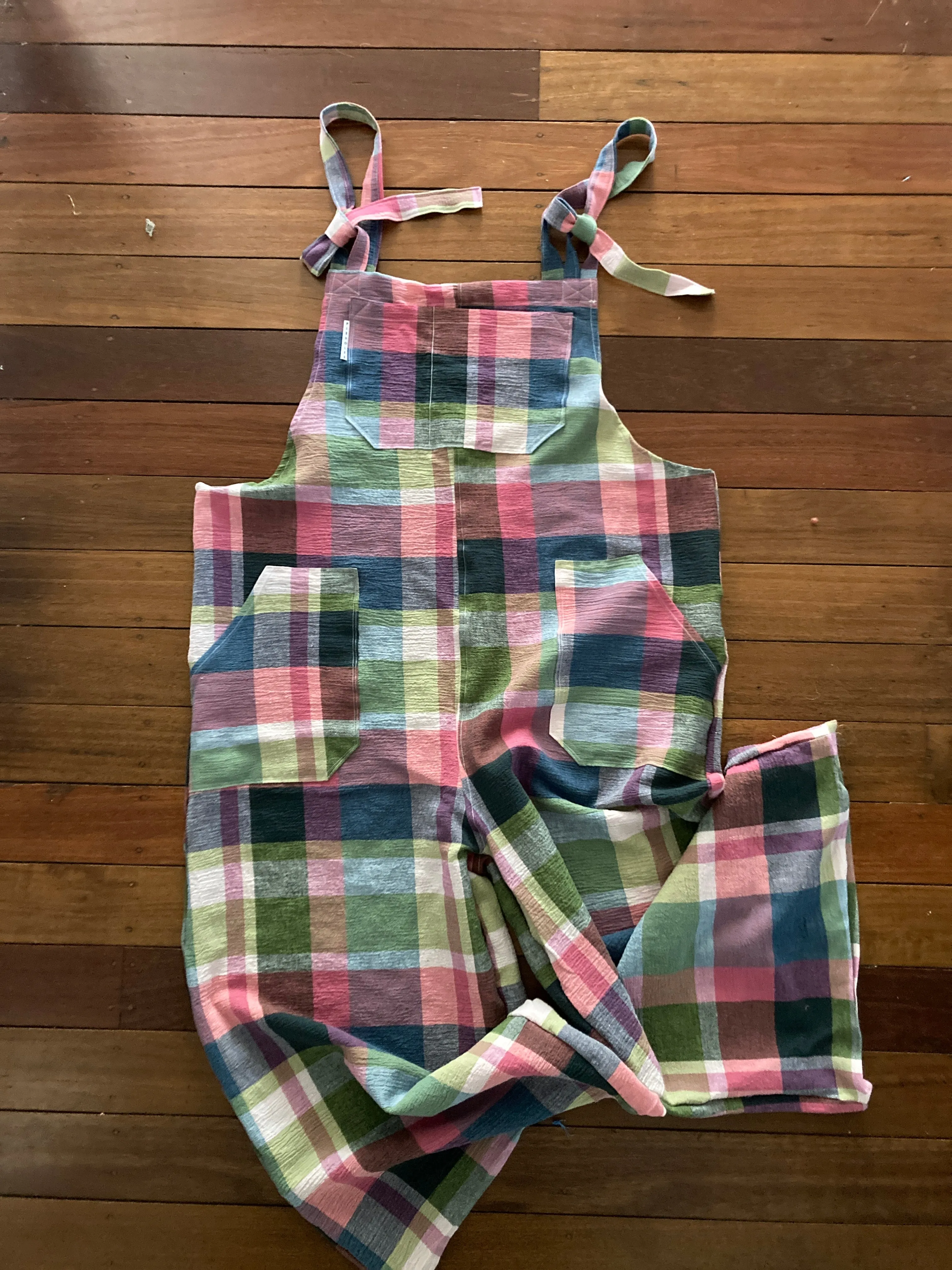 Sprung picnic pants